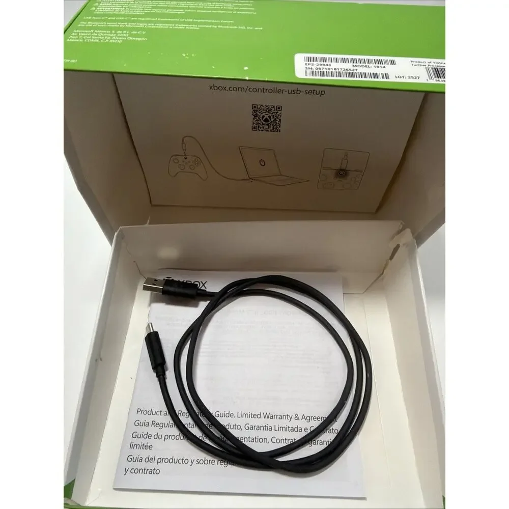 Xbox Wireless Gaming Controller + USB-C® Cable (2025) – Carbon Black